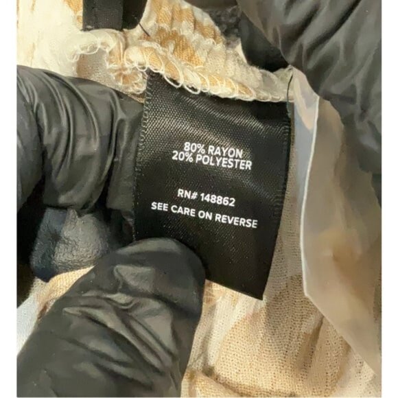 NWT Torrid Pull-On High-Rise Cargo Short in tan and white leaf print Size 1X - Picture 5 of 5